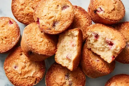 Strawberry Almond Cakes (Financiers Style)
